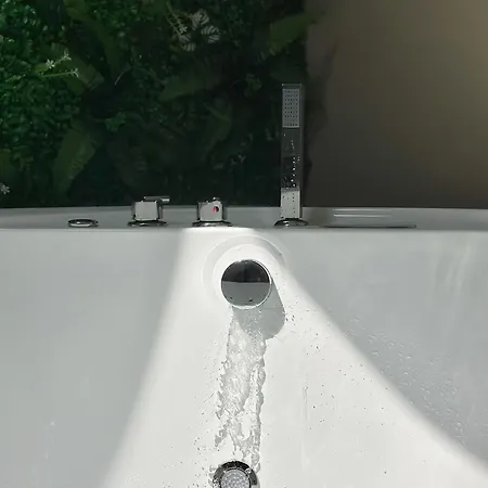 Apartment The Jungle - Balneo Jacuzzi *