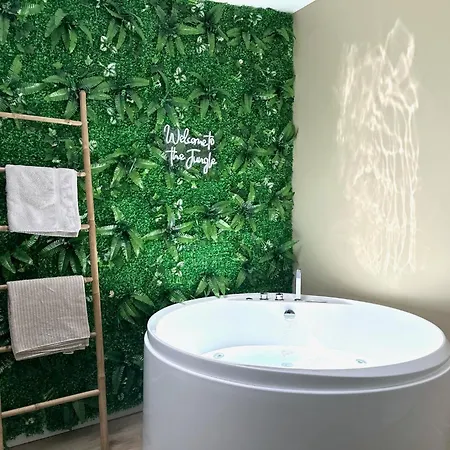 The Jungle - Balneo Jacuzzi * Amiens